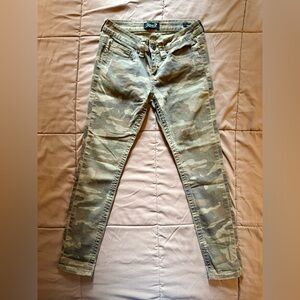 Seven7 Camouflage Skinny Jeans - Green and Tan Camo size 2 GUC